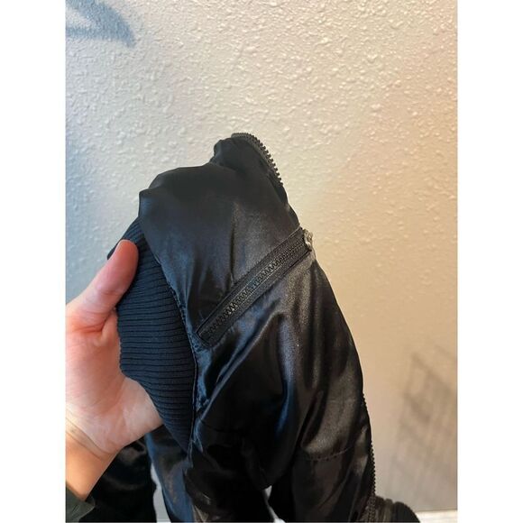 Mountain Hardwear Vest Women's Small Plaid Gray Black Gorpcore Outdoors - Picture 7 of 7